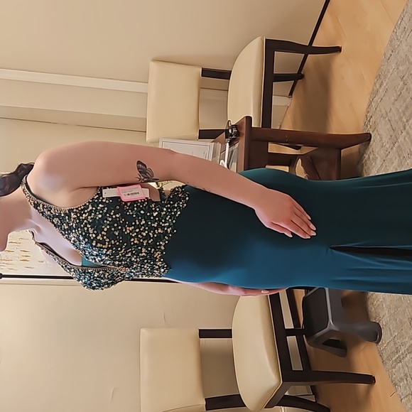 Size 8 emerald green rhinestone jersey prom dress Camille La Vie NWT - Picture 8 of 17